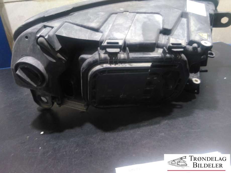 Frontlykt venstre xenon til Audi A6 2008-2011 (Type III, Fase 2) (C6) (C6) (HELLA|4F0 941 003|4F0 941 029 AK|4F0 941 029 FF)