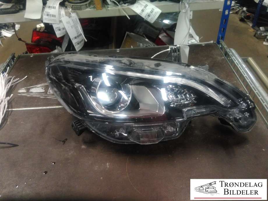 Frontlykt høyre halogen til Mopedbil Ligier JS50 2015-2024 (Type I) (90144086|11274 11275|)