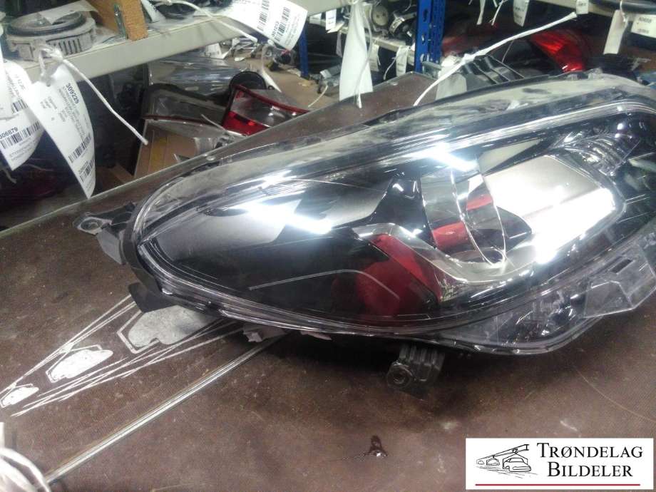 Frontlykt høyre halogen til Mopedbil Ligier JS50 2015-2024 (Type I) (90144086|11274 11275|)