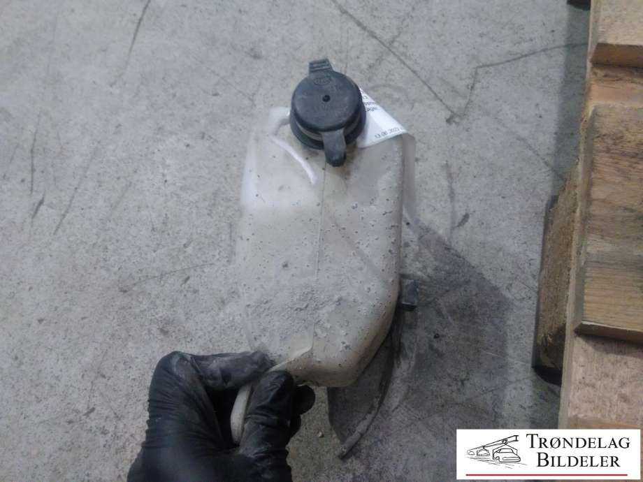 Spylertank foran til Mopedbil Aixam 0-->>  