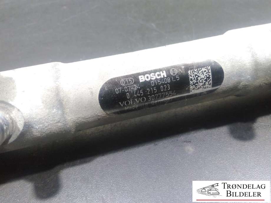 Dyseskinne (fuelrail) til Volvo V70 2005-2007 (Type II, Fase 2)  (BOSCH|0 445 215 023|30777554|)