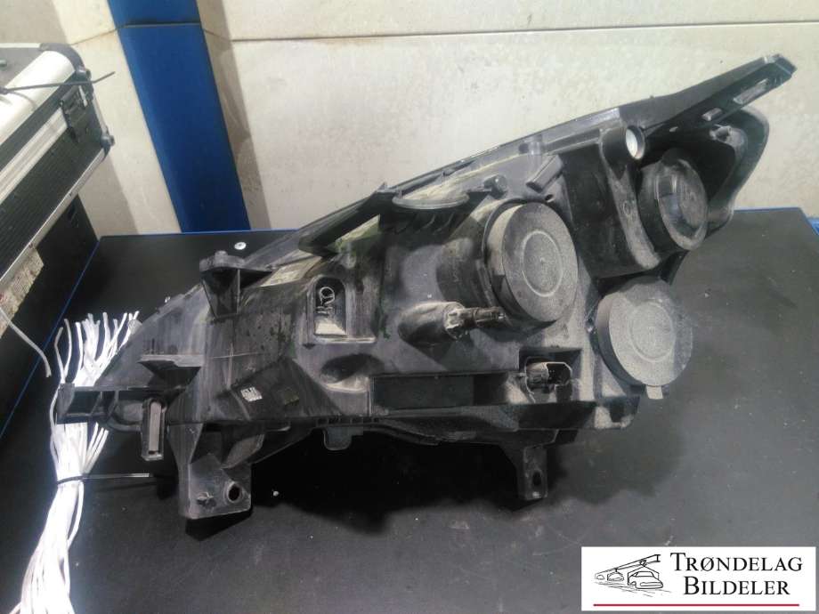 Frontlykt høyre halogen til Peugeot Partner 2015-2019 (Type II, Fase 2)  (VALEO|89318041|9682828180|)