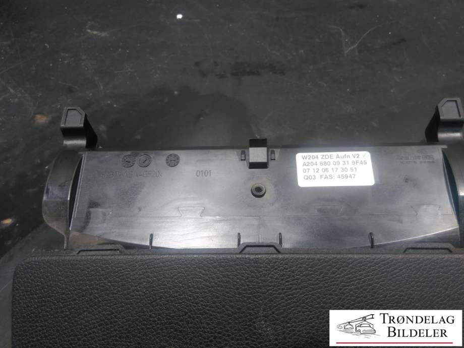 Multimedia display (MCU - Media Controller Unit) til Mercedes C-Klasse 2007-2011 (Fase 1) (W204) (W204) (A 204 680 09 31|07 12 06 17 30 51|)