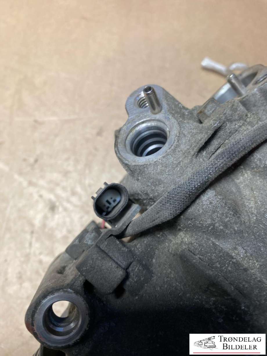 Aircondition kompressor til Mercedes E-Klasse 2006-2009 (Fase 2) (W211) (W211) (DENSO|A 001 230 26 11|A 001 230 80 11|A0002304511|A0002306211|A0002309711|A0012305511|A0022303011|890322|813195|51-0279|447180-9712|447180-6805|447220-8843|7SEU16C|120MM)