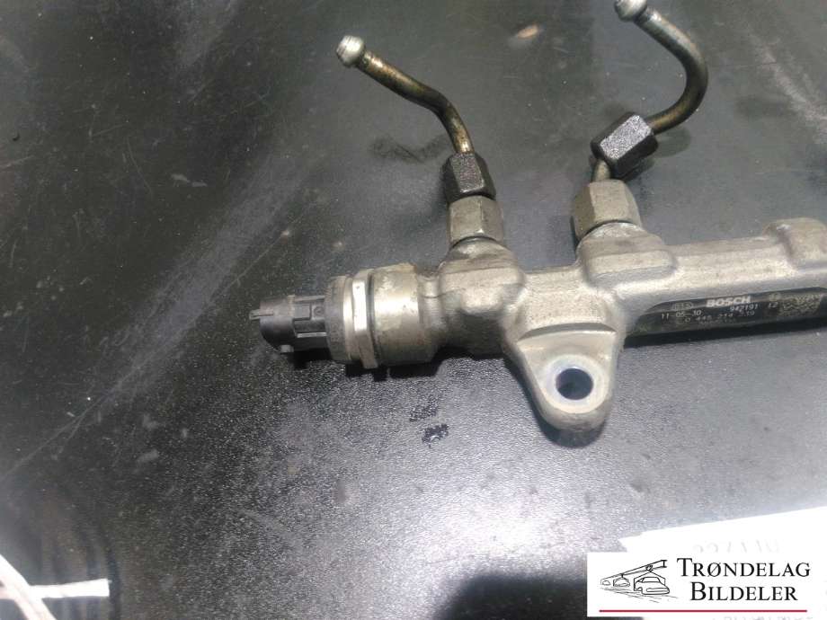 Dyseskinne (fuelrail) til Fiat Doblo 2010-->> (Type II)  (BOSCH|0 445 214 239|55232355|)