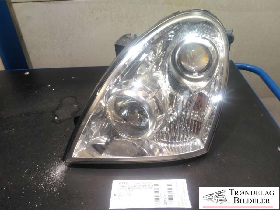 Frontlykt venstre halogen til SsangYong Rexton, 2004-2006 (Fase 2) (Y200) (Y200) (8310108B10)