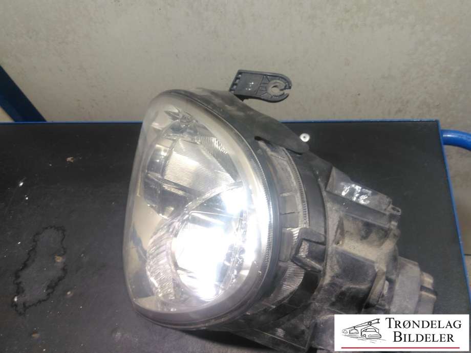 Frontlykt venstre halogen til SsangYong Rexton 2004-2006 (Fase 2) (Y200) (Y200) (8310108B10|8310108B13|)