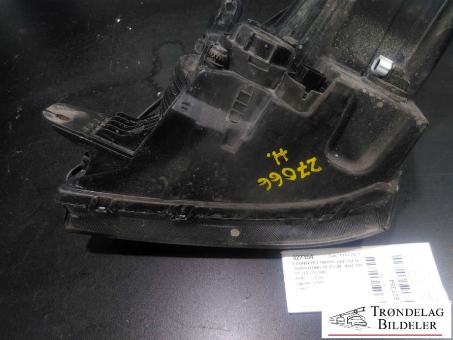 Frontlykt høyre halogen til SsangYong Rexton 2004-2006 (Fase 2) (Y200) (Y200) (8310208B10|8310208B13|)