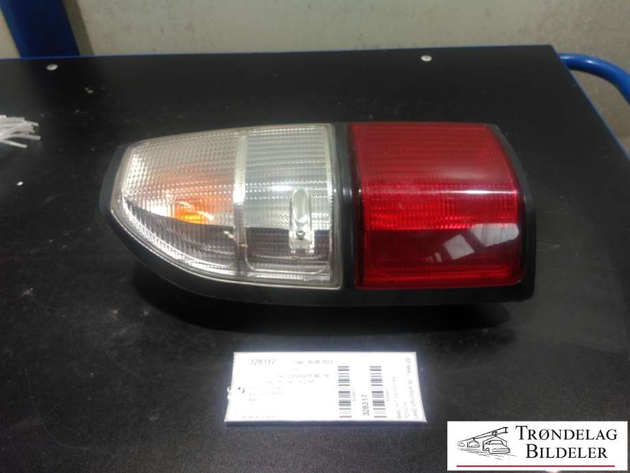 Baklykt venstre til Toyota Land Cruiser 90 1996-2002 (81560-60430|)