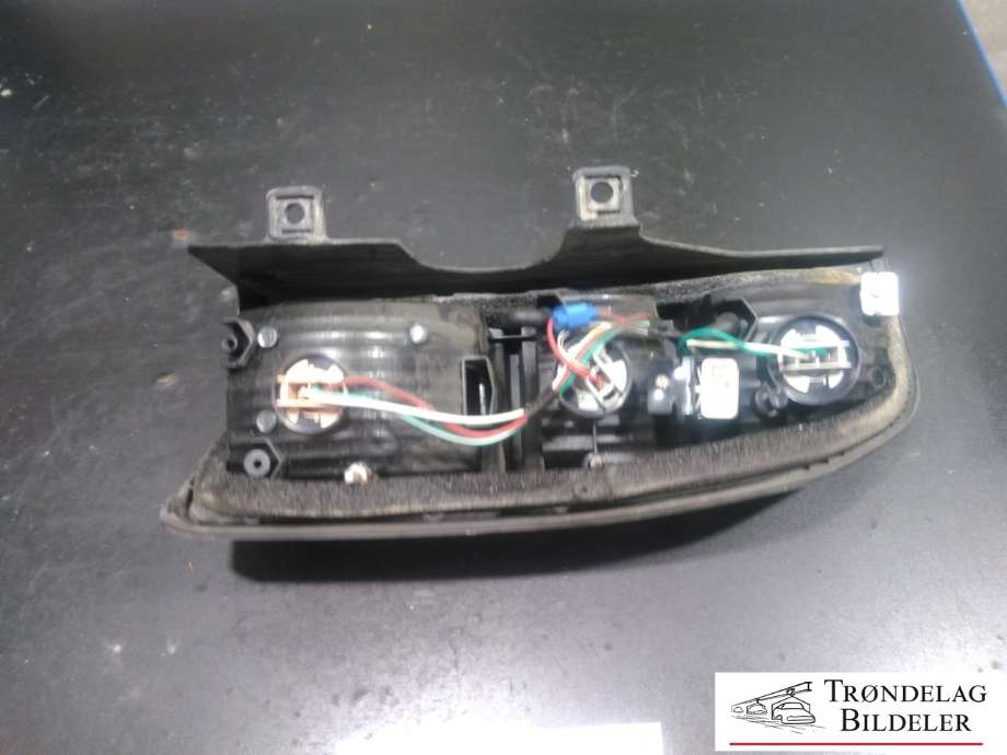 Baklykt venstre til Toyota Land Cruiser 90 1996-2002 (81560-60430|)