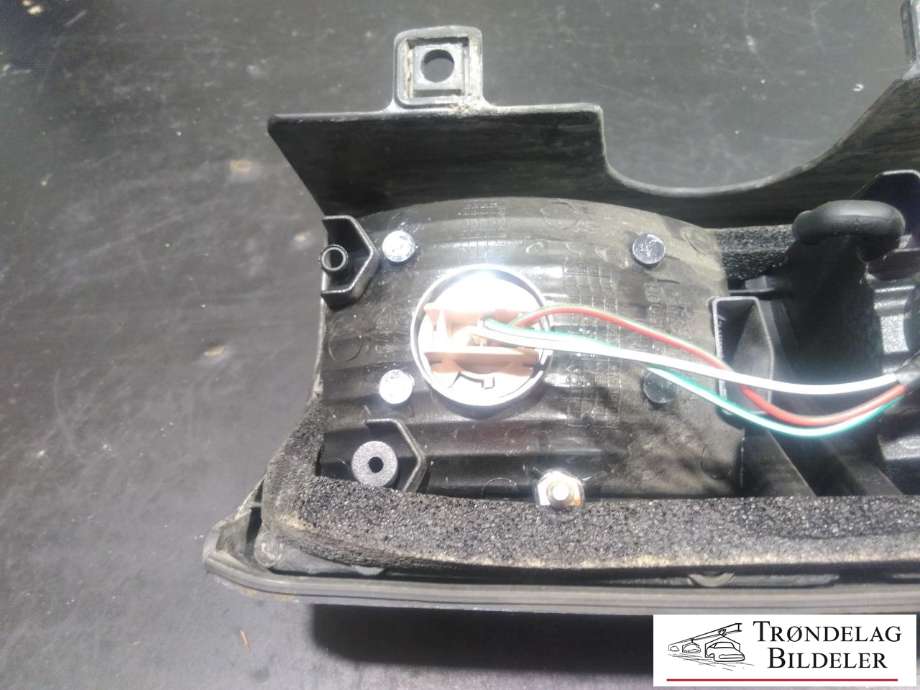 Baklykt venstre til Toyota Land Cruiser 90 1996-2002 (81560-60430|)