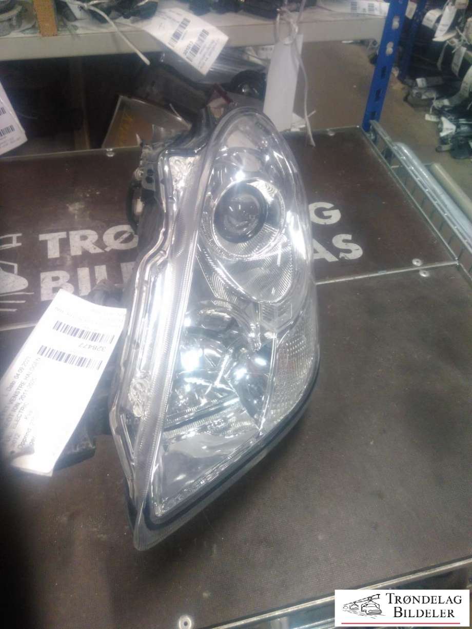 Frontlykt venstre halogen til Peugeot iOn 2011-2020 (6208 W9|)