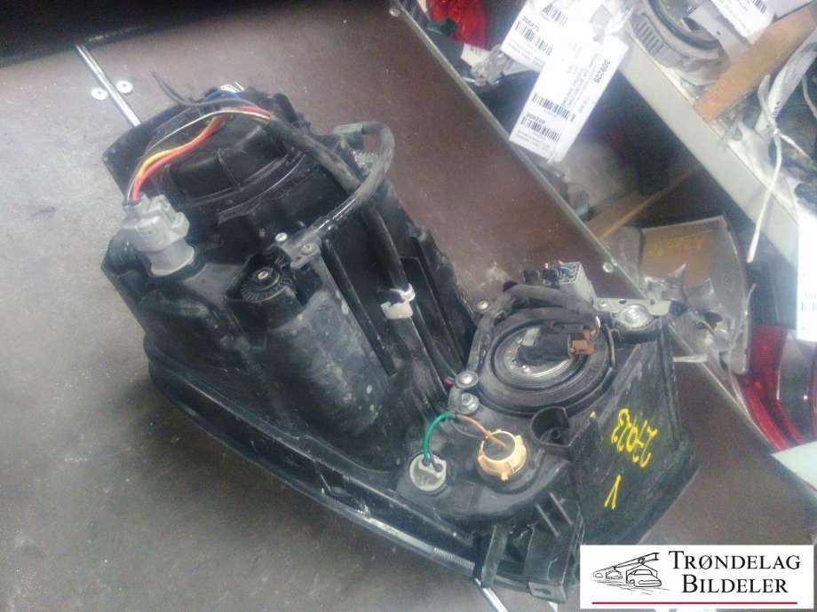 Frontlykt venstre halogen til Peugeot iOn 2011-2020 (6208 W9|)