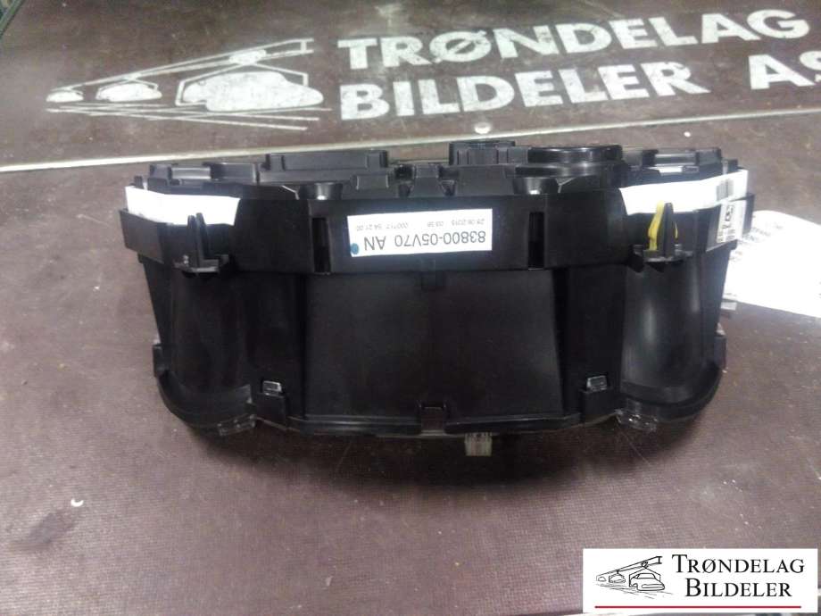 Instrumentpanel til Toyota Avensis 2015-2019 (Type III, Fase 2)  (83800-05V70|)