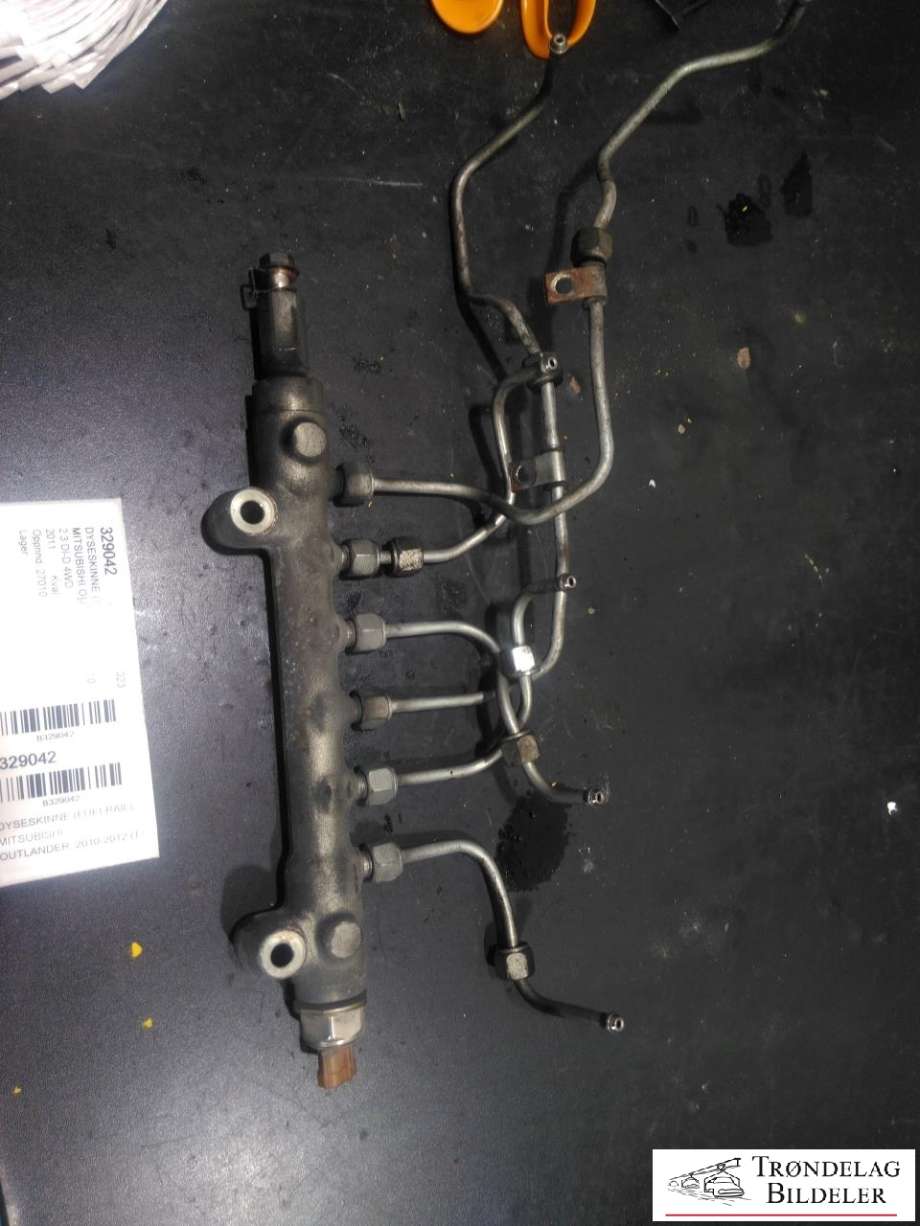 Dyseskinne (fuelrail) til Mitsubishi Outlander 2010-2012 (Type II, Fase 2)  (1465A304|)