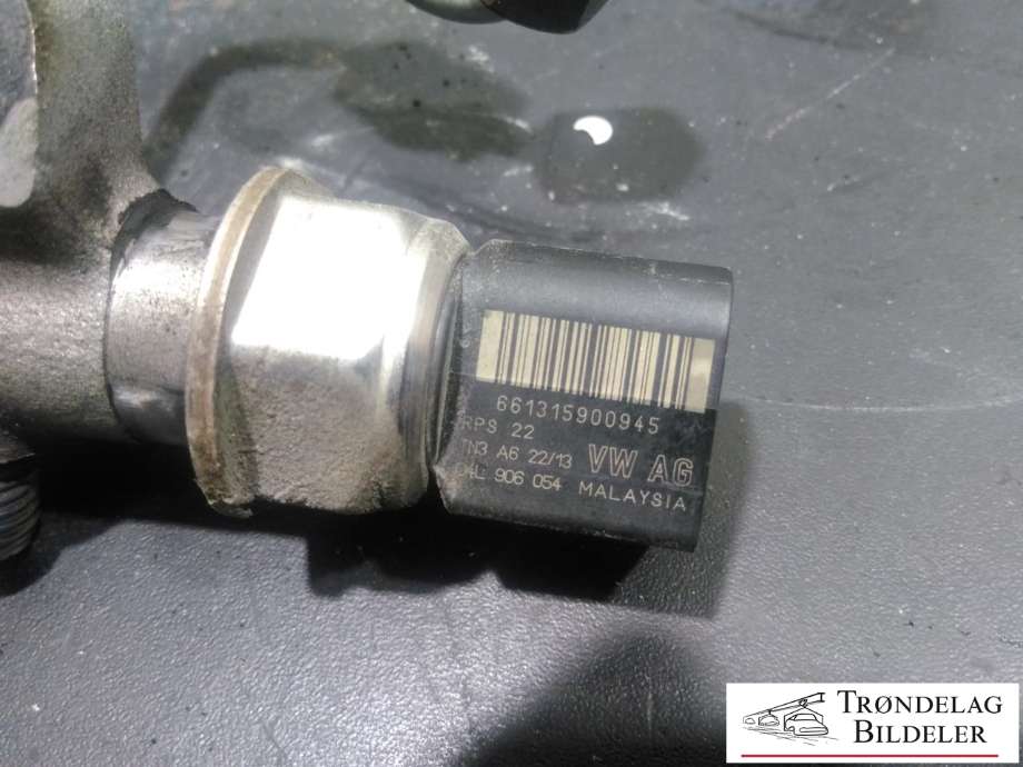 Dyseskinne (fuelrail) til Škoda Octavia 2013-2016 (Type III, Fase 1)  (04L130089D|057130764AB|04L906054|04L906054E|)