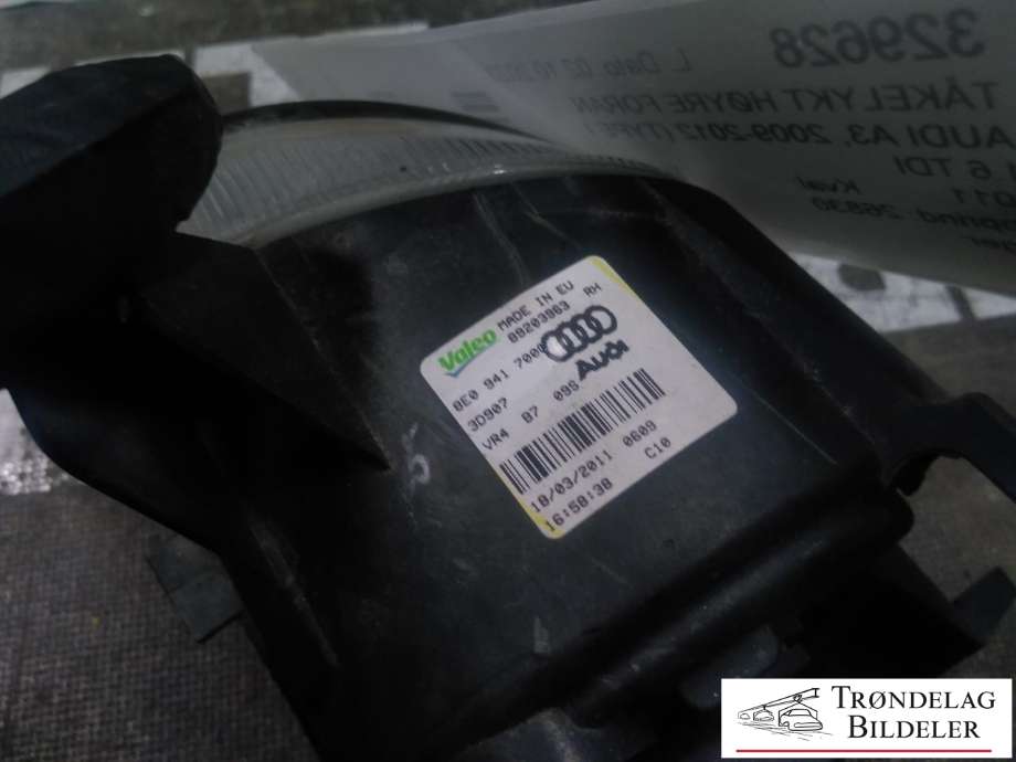 Tåkelykt høyre foran til Audi A3 2009-2012 (Type II, Fase 2)  (8E0 941 700|)