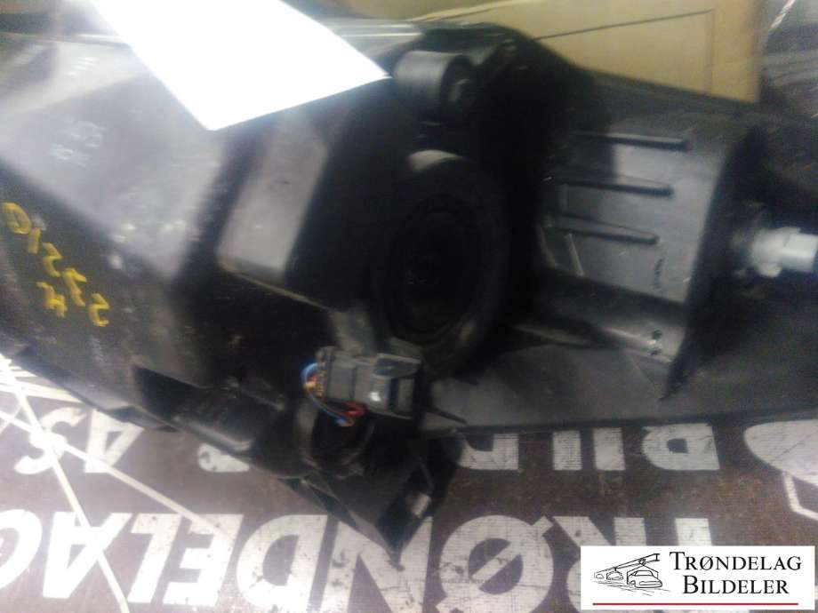 Frontlykt høyre halogen til Chevrolet Spark 2011-->>  (95281475|)