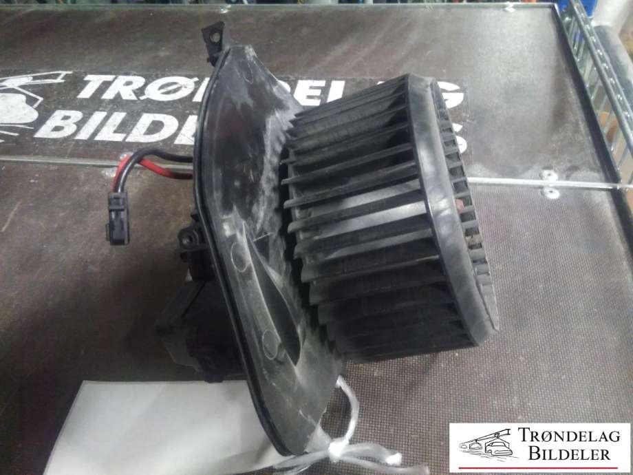 Varmeapparat motor til VW Transporter / Caravelle 2015-2019 (T6) (T6) (BOSCH|7E1 820 021 A|0 130 115 671|)