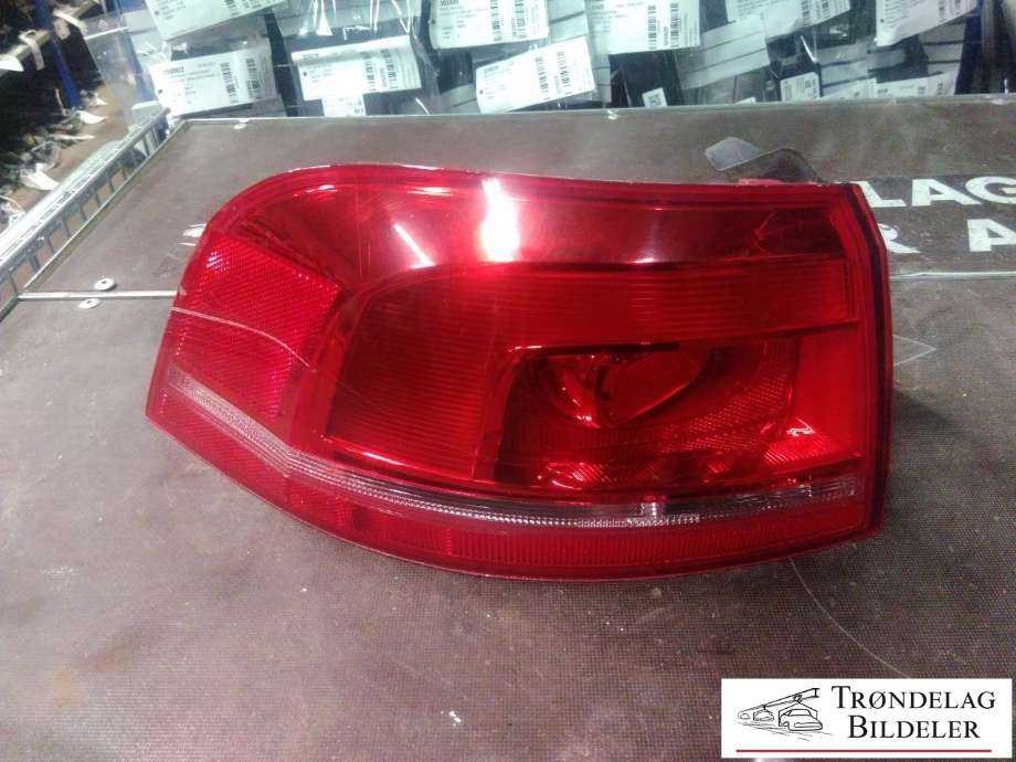 Baklykt venstre ytre til VW Passat 2011-2015 (B7) (B7) (3AF 945 095 C|605001 LI|)