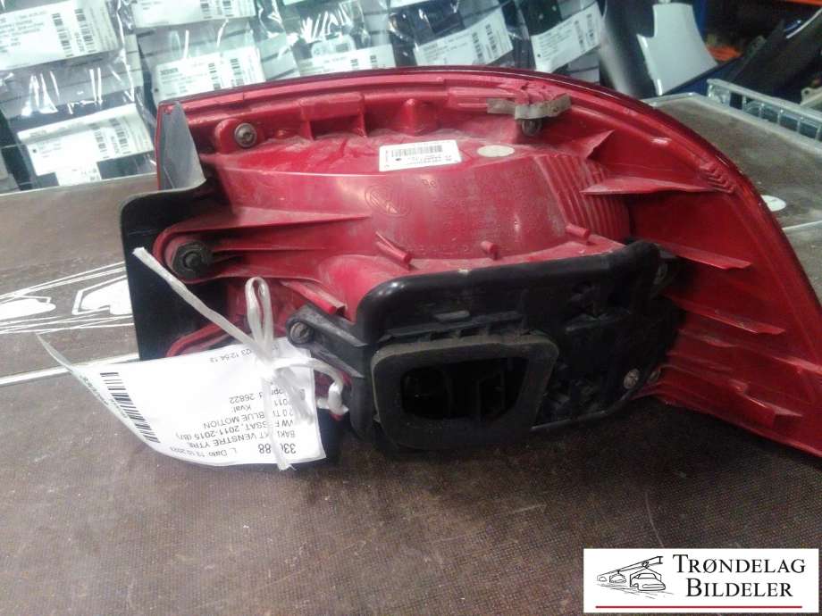 Baklykt venstre ytre til VW Passat 2011-2015 (B7) (B7) (3AF 945 095 C|605001 LI|)
