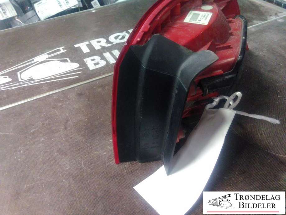 Baklykt venstre ytre til VW Passat 2011-2015 (B7) (B7) (3AF 945 095 C|605001 LI|)
