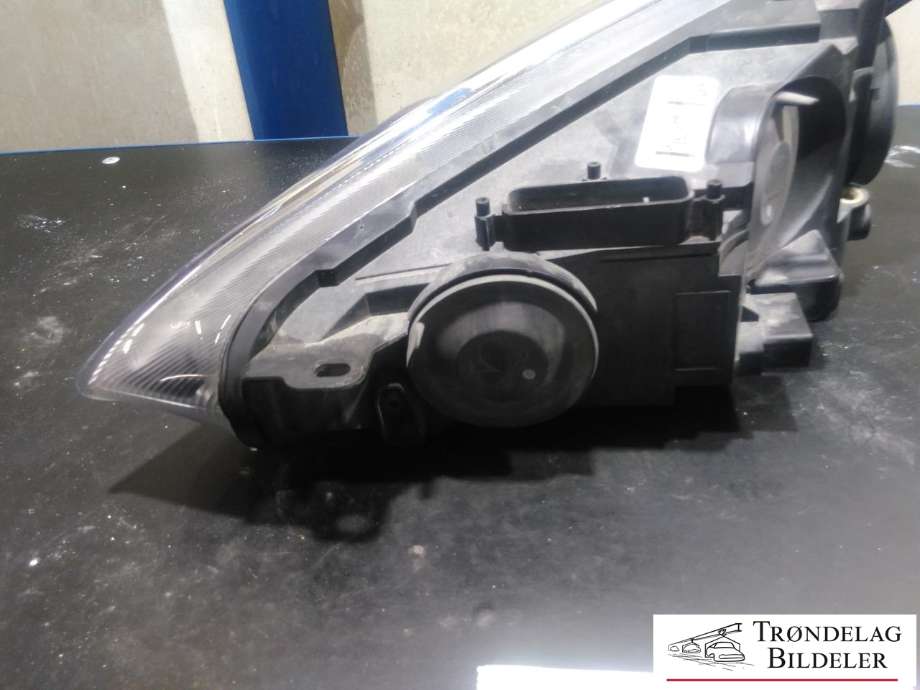 Frontlykt høyre halogen til Ford Focus 2014-2018 (Type III, Fase 2)  (F1EB-13W029-AGA05|)