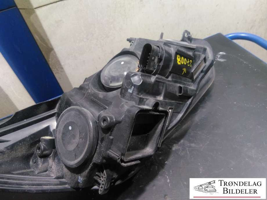 Frontlykt venstre halogen til Ford Focus 2014-2018 (Type III, Fase 2)  (2063541|F1EB-13W030-AGB|)