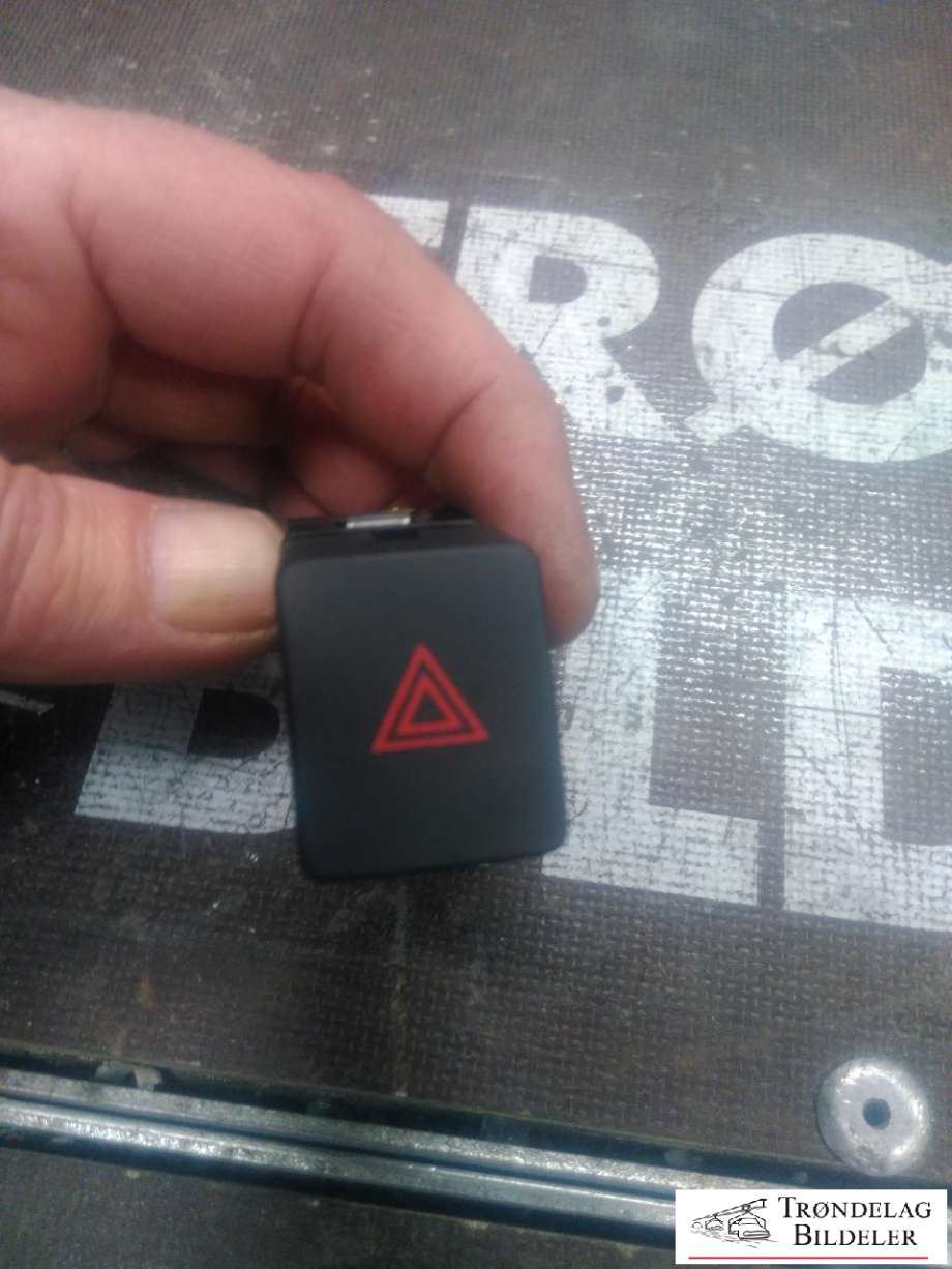 Bryter nødblink til Nissan Qashqai, 2014-2021 (Type II) (25290-4BA0A)