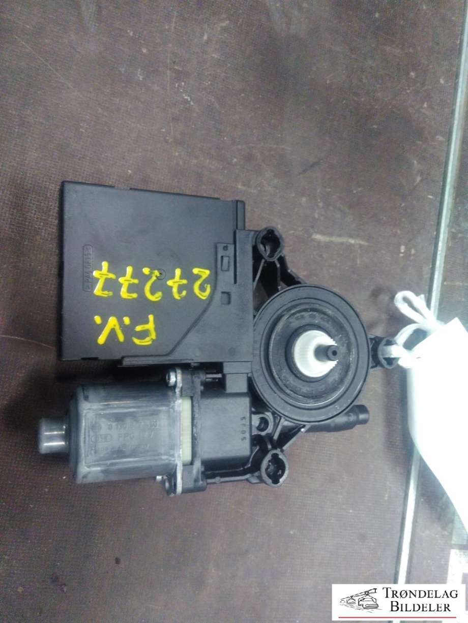 Ruteheis, kun motor, venstre foran til VW Passat 2011-2015 (B7) (B7) (3AA 959 701 A|3C0 959 793 C|)