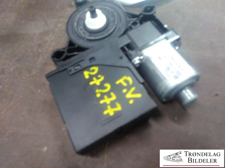 Ruteheis, kun motor, venstre foran til VW Passat 2011-2015 (B7) (B7) (3AA 959 701 A|3C0 959 793 C|)