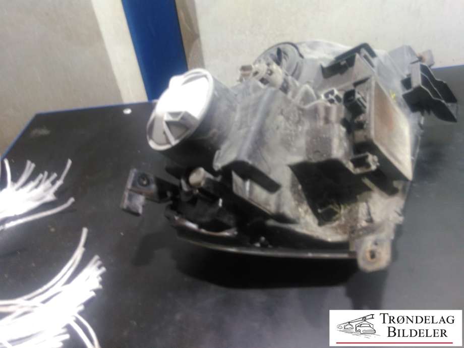 Frontlykt venstre xenon til Suzuki Grand Vitara 2005-2015 (Type III) (35320-65JB1|)