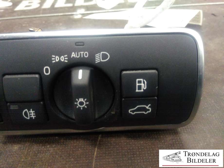 Bryter lys til Volvo V70 2014-2016 (Type III, Fase 2)  (VOLVO|30739448|)