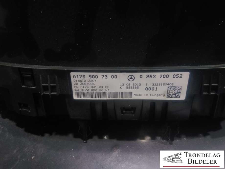 Instrumentpanel til Mercedes A-Klasse 2012-2018 (W176) (W176) (A 176 900 73 00|0 263 700 052|)