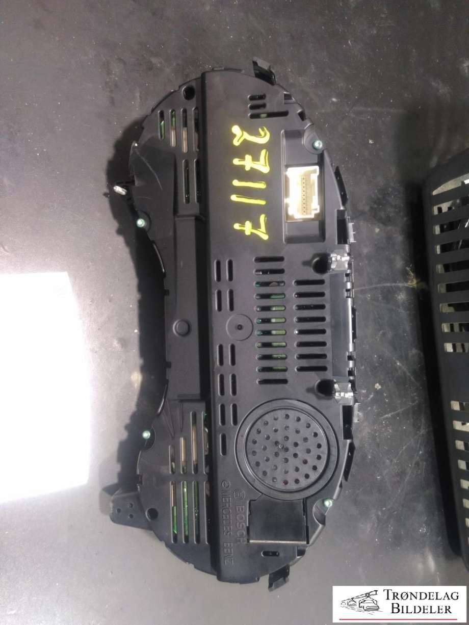 Instrumentpanel til Mercedes A-Klasse 2012-2018 (W176) (W176) (A 176 900 73 00|0 263 700 052|)