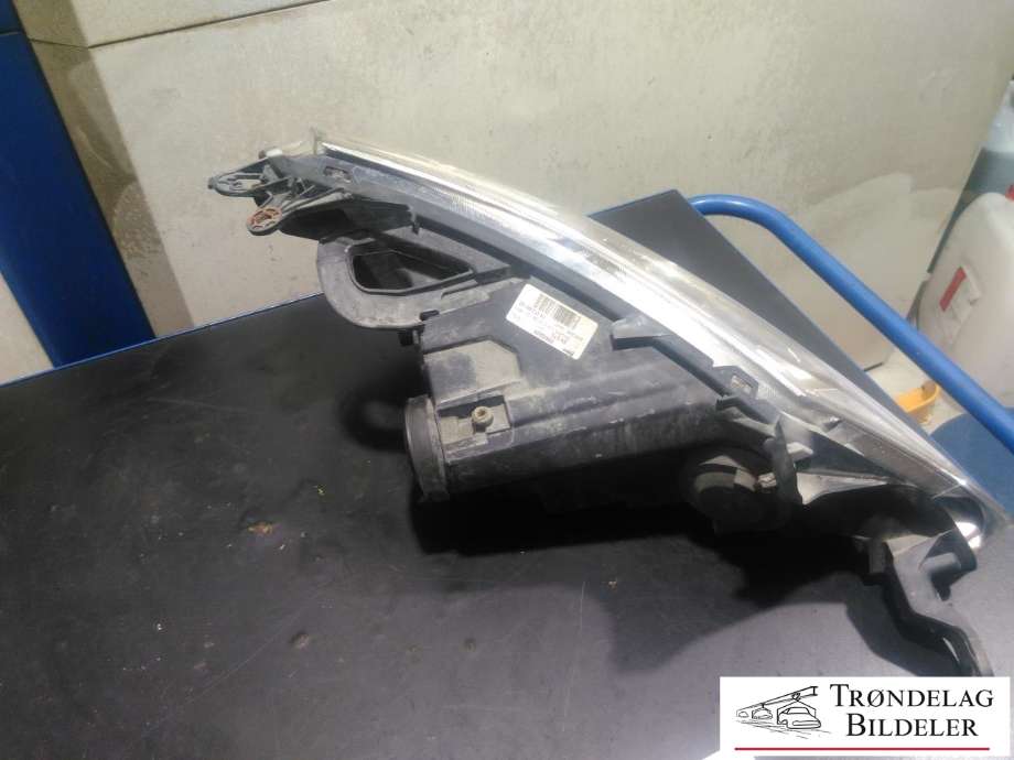 Frontlykt venstre halogen til Peugeot Expert 2007-2016 (Type II)  (VALEO|6208L0|1401368180|89902605)
