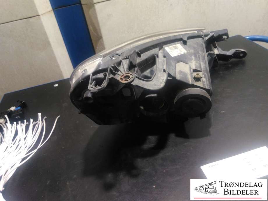 Frontlykt venstre halogen til Peugeot Expert 2007-2016 (Type II)  (VALEO|6208L0|1401368180|89902605)