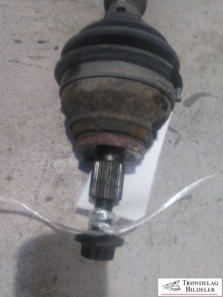 Drivaksel høyre foran, diesel/manuell til VW Passat 2011-2015 (B7) (B7) (1K0 407 272 JF|3C0 407 272 BD|)