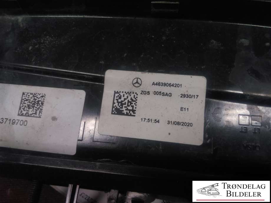 Baklykt høyre til Mercedes G-Wagen 1990-->> (W463) (W463) (A4639064201|)