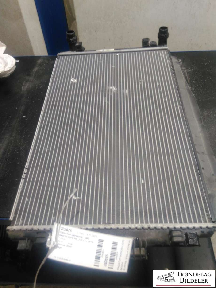 Radiator (manuell gir) til Škoda Superb, 2015-->> (Type III)  (5Q0121251GD)