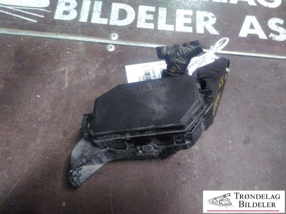 Sikringsboks til Toyota Prius, 2016-2023 (Type IV) (combi) (combi) (8266047050)