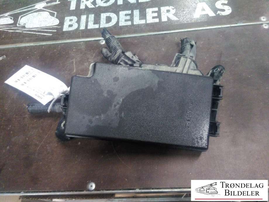 Sikringsboks motorrom til Toyota Prius 2016-2023 (Type IV) (combi) (combi) (8266647610|8266347070|8266247260)