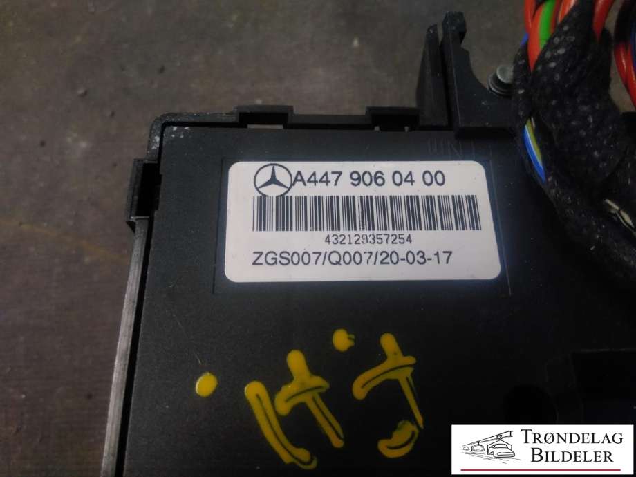 Styreenhet batteri til Mercedes V-Klasse 2014-->> (W447) (W447) (MERCEDES BENZ|A 447 906 04 00|)