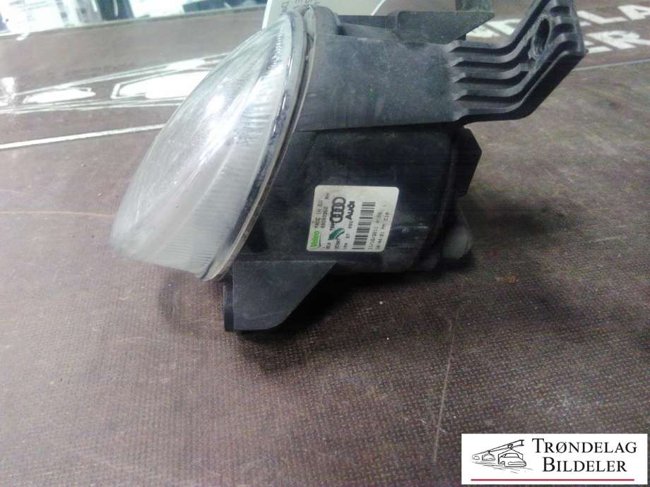 Tåkelykt høyre foran til Audi A3 2009-2012 (Type II, Fase 2)  (VALEO|89203962 RH|8E0 941 700|)