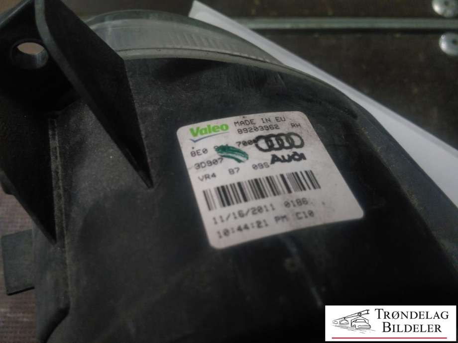Tåkelykt høyre foran til Audi A3 2009-2012 (Type II, Fase 2)  (VALEO|89203962 RH|8E0 941 700|)