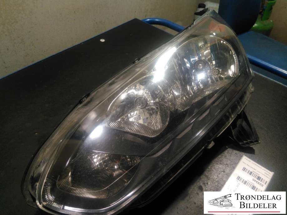 Frontlykt venstre halogen til Ford Transit Connect 2013-2018 Type II, Fase 1  (FORD|FT11-13W030-DB|1949635|90070362|90075019|)