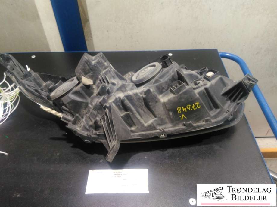 Frontlykt venstre halogen til Ford Transit Connect 2013-2018 Type II, Fase 1  (FORD|FT11-13W030-DB|1949635|90070362|90075019|)