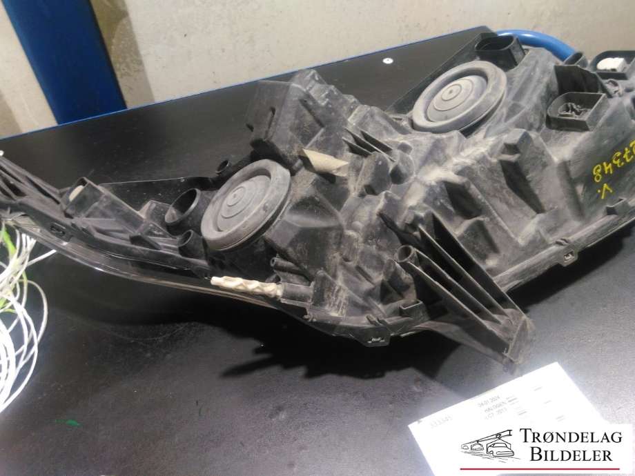 Frontlykt venstre halogen til Ford Transit Connect 2013-2018 Type II, Fase 1  (FORD|FT11-13W030-DB|1949635|90070362|90075019|)