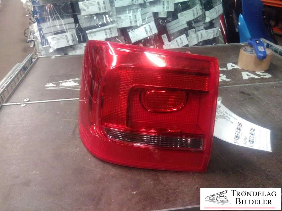 Baklykt venstre ytre til VW Touran, 2010-2015 (Type I, Fase 3) (1T0 945 095 R)