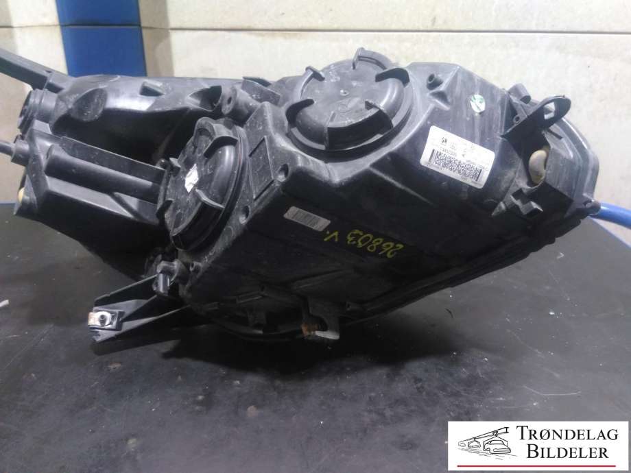 Frontlykt venstre halogen til Opel Adam 2013-2016  (13450305|39015506|)